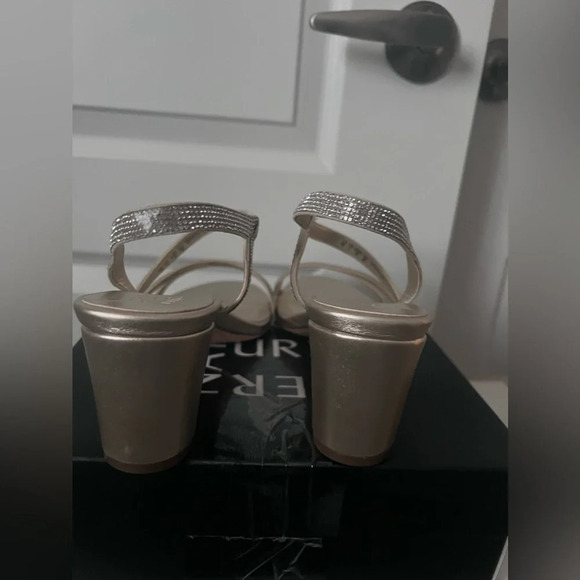 Naturalizer | Vanessa Dress Sandal in Champagne | Size 9 - Picture 5 of 7